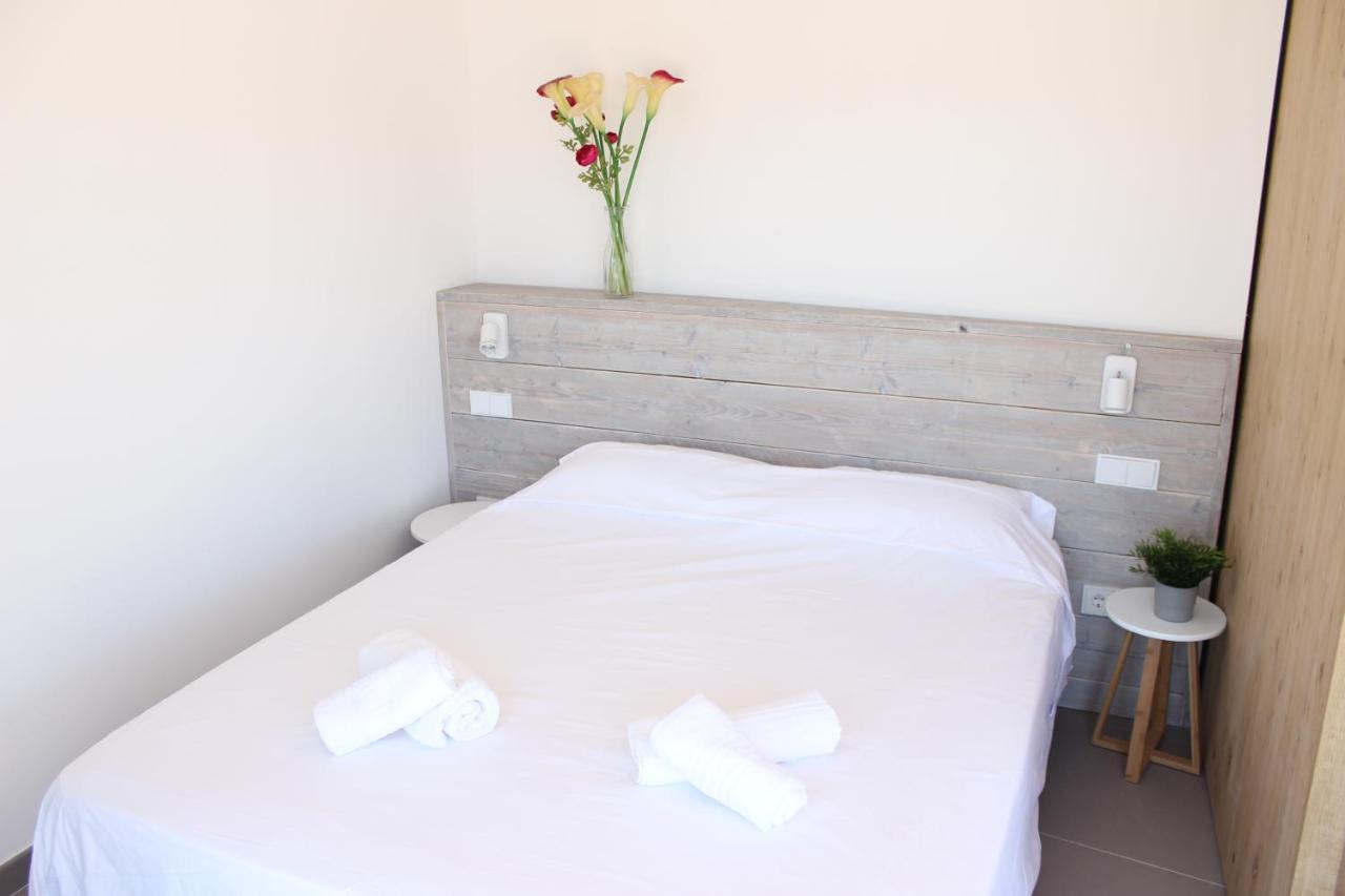 Beautiful Loft, Huge Sunny Terrace, View Over The Beach And Sea Roses Eksteriør bilde