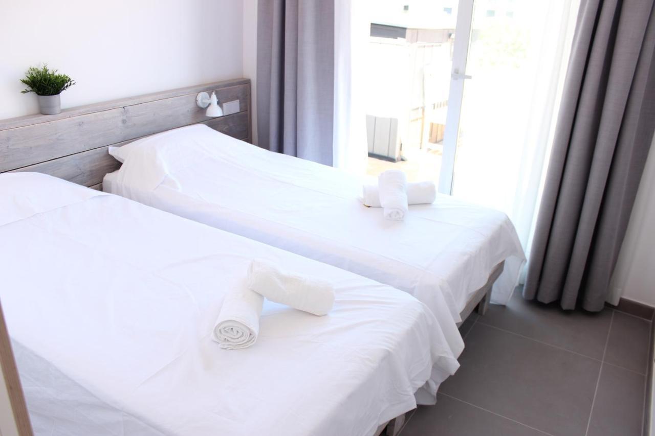 Beautiful Loft, Huge Sunny Terrace, View Over The Beach And Sea Roses Eksteriør bilde