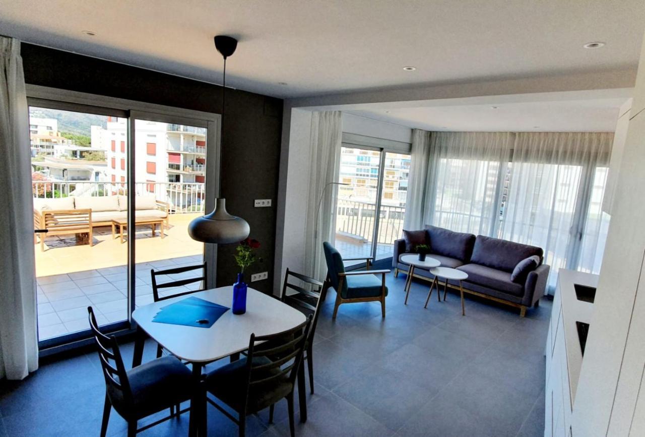 Beautiful Loft, Huge Sunny Terrace, View Over The Beach And Sea Roses Eksteriør bilde