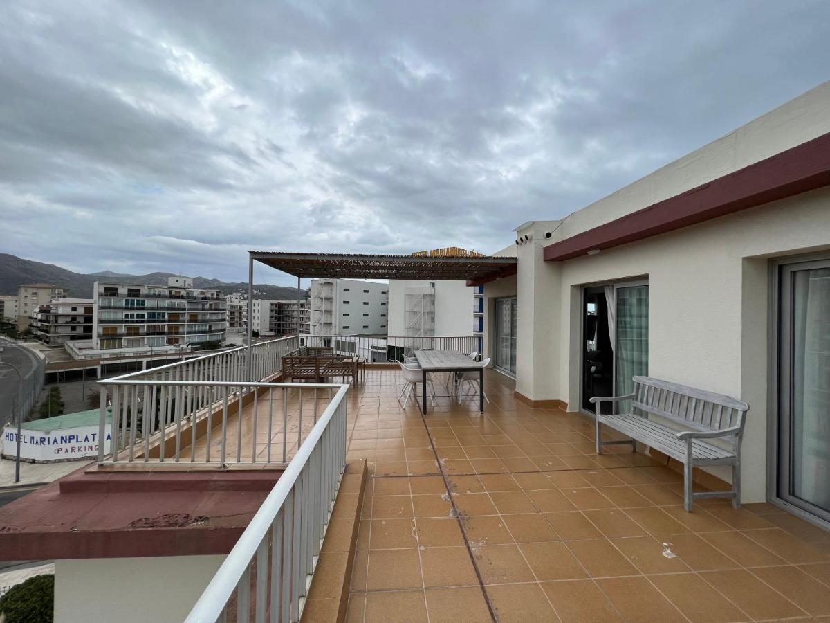 Beautiful Loft, Huge Sunny Terrace, View Over The Beach And Sea Roses Eksteriør bilde
